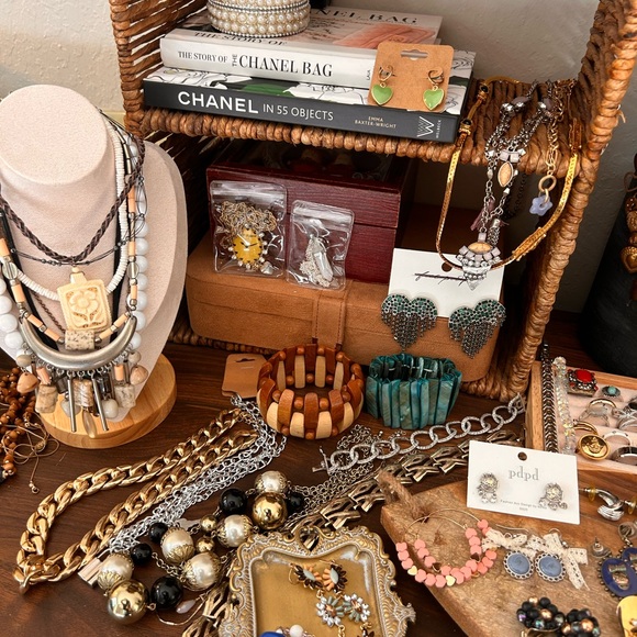 Unlisted Jewelry Item - Picture 4 of 5